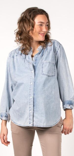 c241009-020-blouse-denim-front